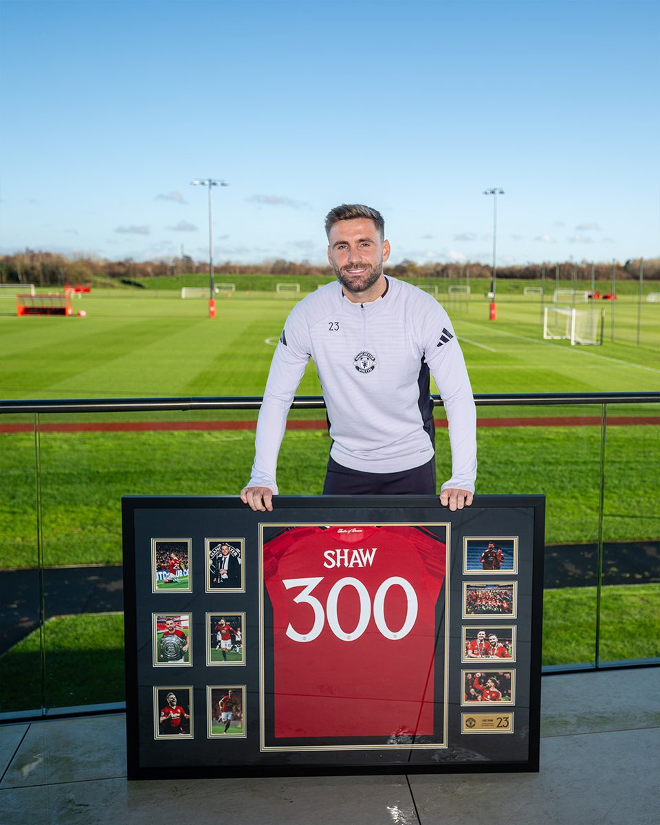 Babalawo94's tweet image. Shawberto Carlos ❤️🤩  
3️⃣0️⃣0️⃣ appearance for this great Club ❤️

#manunited #MUFC #GGMU