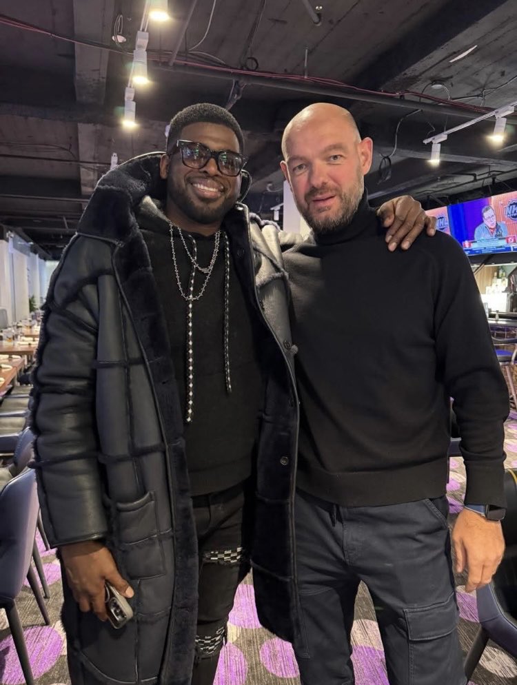 Eux ❤️🫶 de loin mes 2 joueurs préférés avec le Canadiens 😊 

Très hâte à demain soir , j’aurai adoré y être🥰 

Merci aux canadiens d’honorer notre Général Markov 👍🏼

<a href="/CanadiensMTL/">x - Canadiens Montréal</a>  <a href="/PKSubban1/">P.K. Subban</a>  <a href="/GMolsonCHC/">Geoff Molson</a> <a href="/ChantalMachabee/">Chantal Machabee</a>