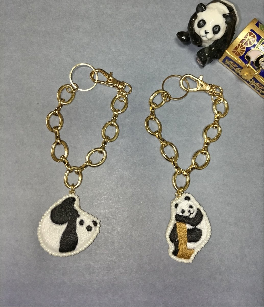 piyopiyotasan's tweet image. いつも❤やリポストをありがとうございます
白いビーズでステッチした小さなパンダ刺繍のバッグチャームを、近々minneにアップしたいと思います🐼🧡

minne.com/@romeojuliet
#刺繍
#パンダ
#panda
#ハンドメイド
#パンダグッズ
#パンダ好きさんと繋がりたい
