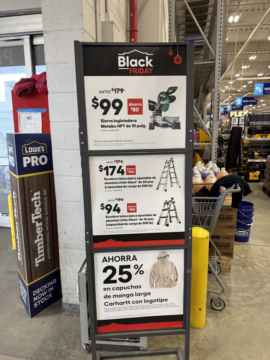 ShawnOnTheRight's tweet image. Charlotte, NC - All of the Black Friday signage at Lowe’s is in Spanish.