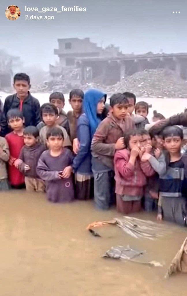 لا أدفى الله لكم جلداً ولا جسماً واطفال غزة يتماوتون من البرد القارس