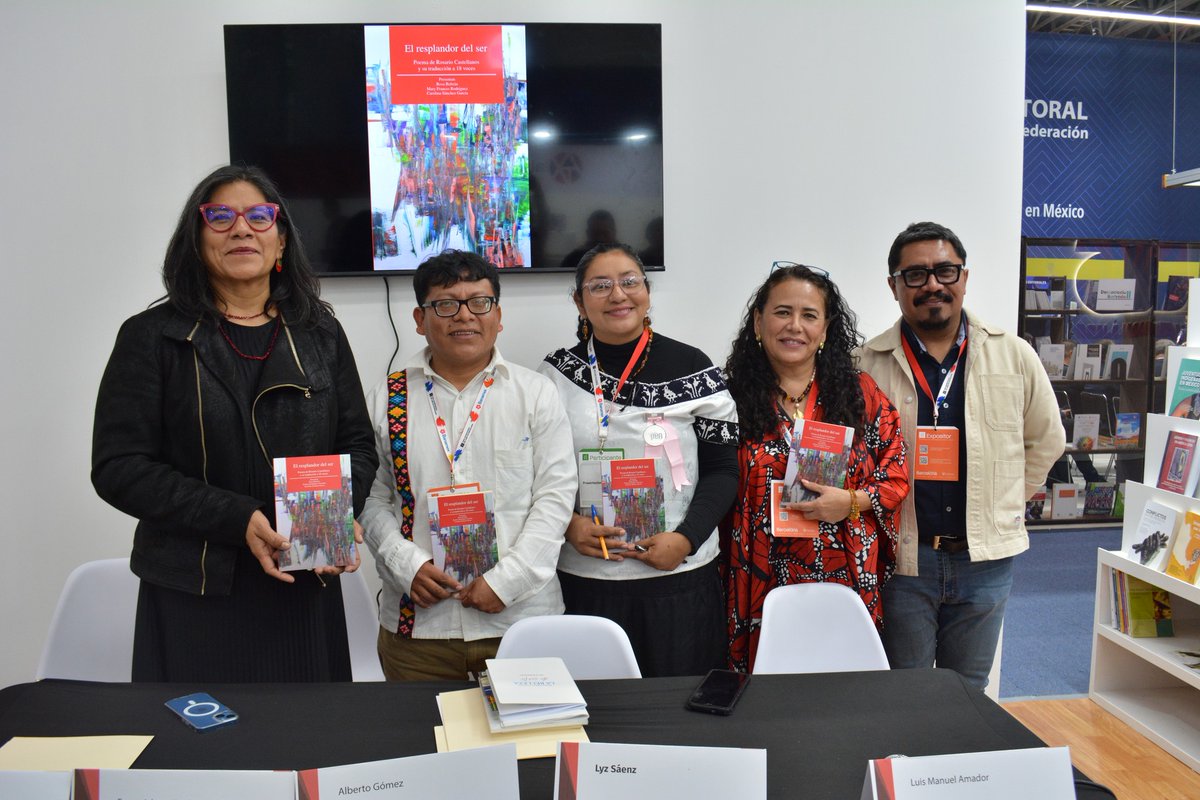 puic_unam's tweet photo. 📚✨ La voz de #RosarioCastellanos multiplicada en 18 lenguas encontró su eco en la #FILGuadalajara

Gracias por ser parte de este acto de justicia poética y lingüística. ¡Seguimos trabajando por la #DiversidadCultural!

@FILGuadalajara @Unicach_Press @redaltexto @librosunam https://t.co/iE1TX4jJaW