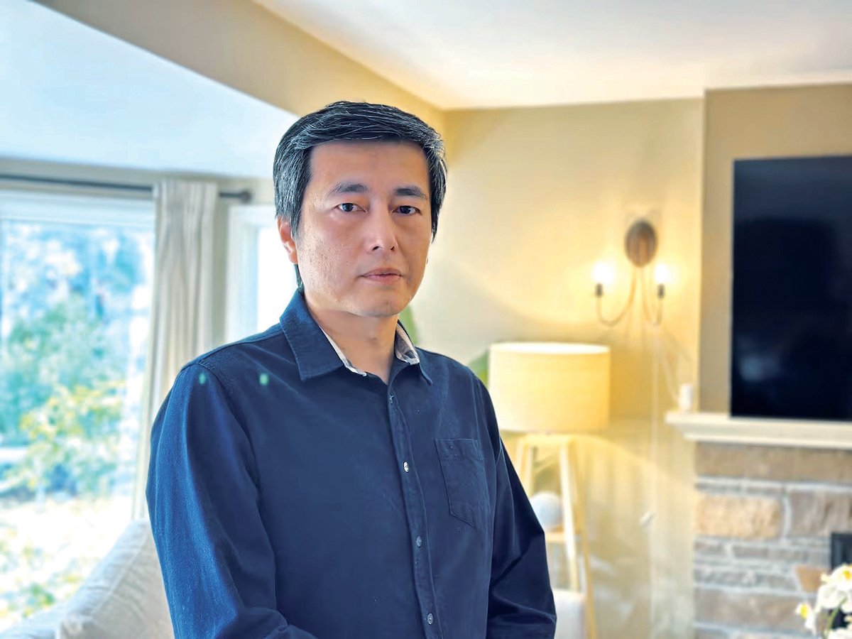 明報專訊】多倫多市華裔男子黃先生(Jason  Huang)於今年8月﹐與三名長輩結束班芙、賈斯珀及卡加利的家庭旅行﹐在愛蒙頓國際機場辦理登機手續時，因航班安排問題與職員激烈衝突，登記牌被撕，他父親的手機還被職員搶去。  https://t.co/77hCxULN0u