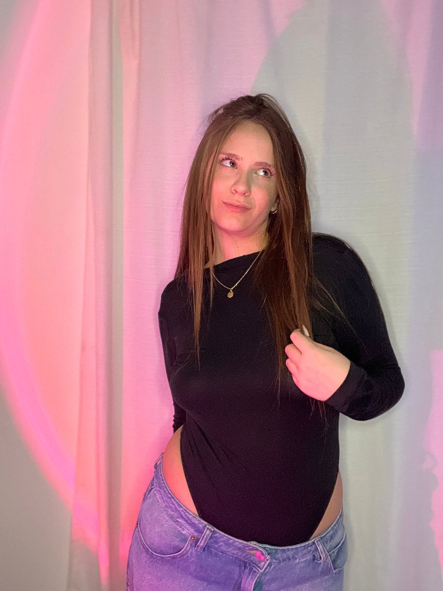 Christy_Charms_'s tweet image. I think I over did it with the pants on top...