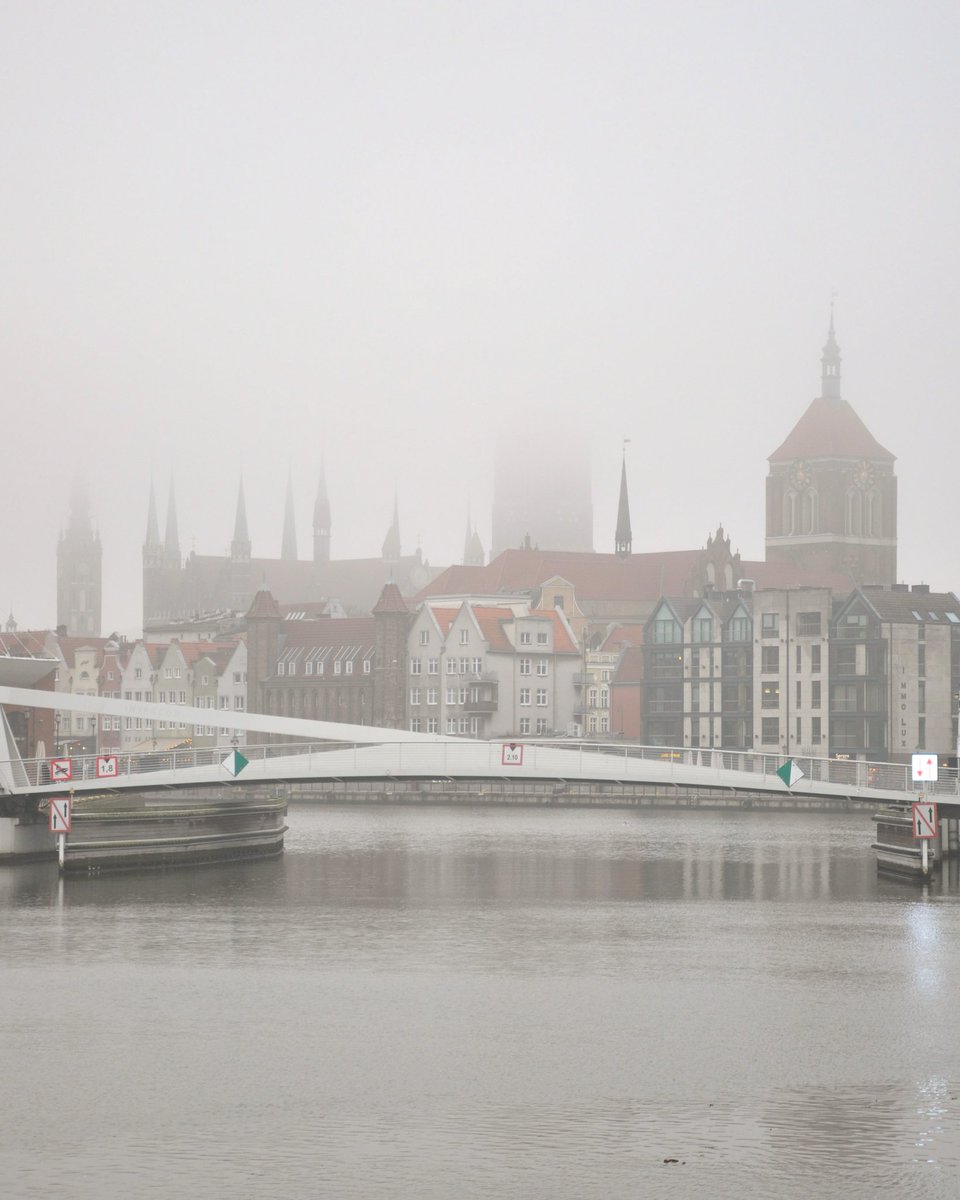 robert_silski's tweet photo. Jesienne mgły nie odpuszczają również w grudniu ☁️

#Gdańsk #jesień #pogoda #meteo #Pomorze https://t.co/FKzS1XZtlw