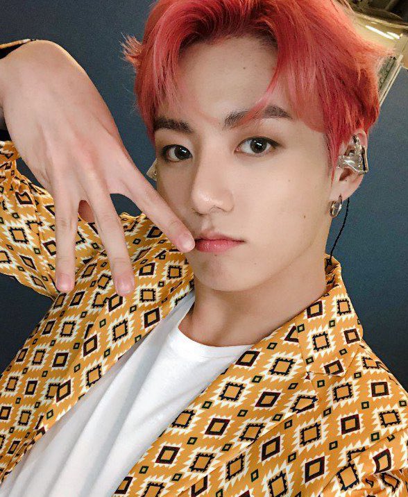 #ARMYSelcaDay but it’s selcas of my pfp &lt;3 🍒