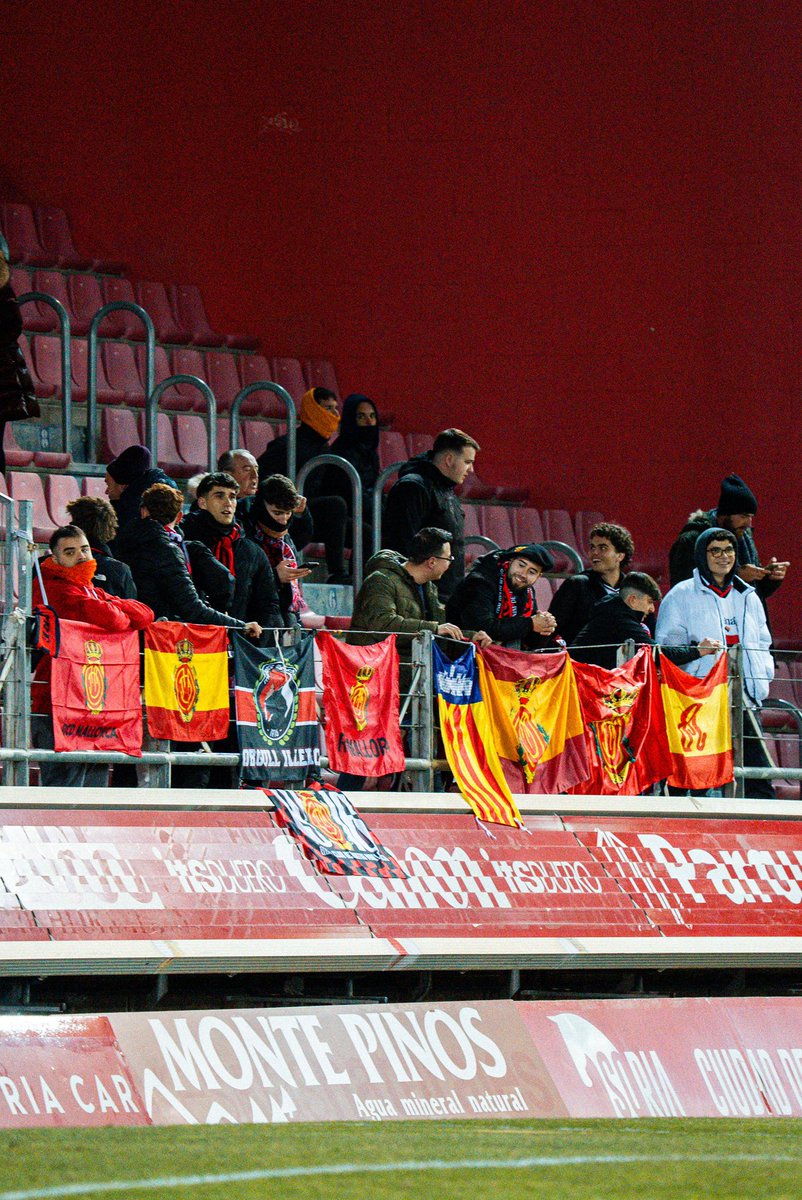 ESTEIM JUNTS!

❤️🖤❤️🖤❤️
🖤❤️🖤❤️🖤