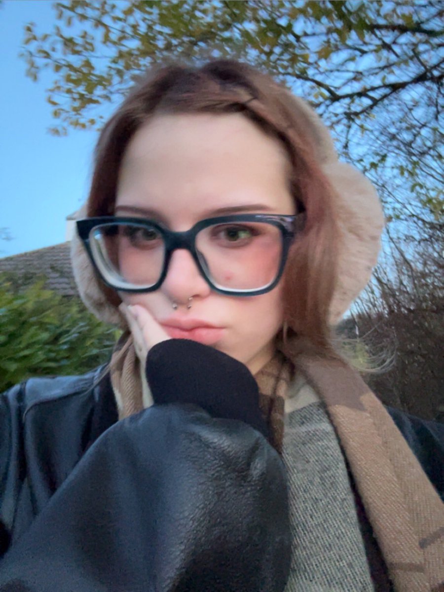 sprinklfarts's tweet image. hello #wlw #twitter.com #sillygoofygal #hi