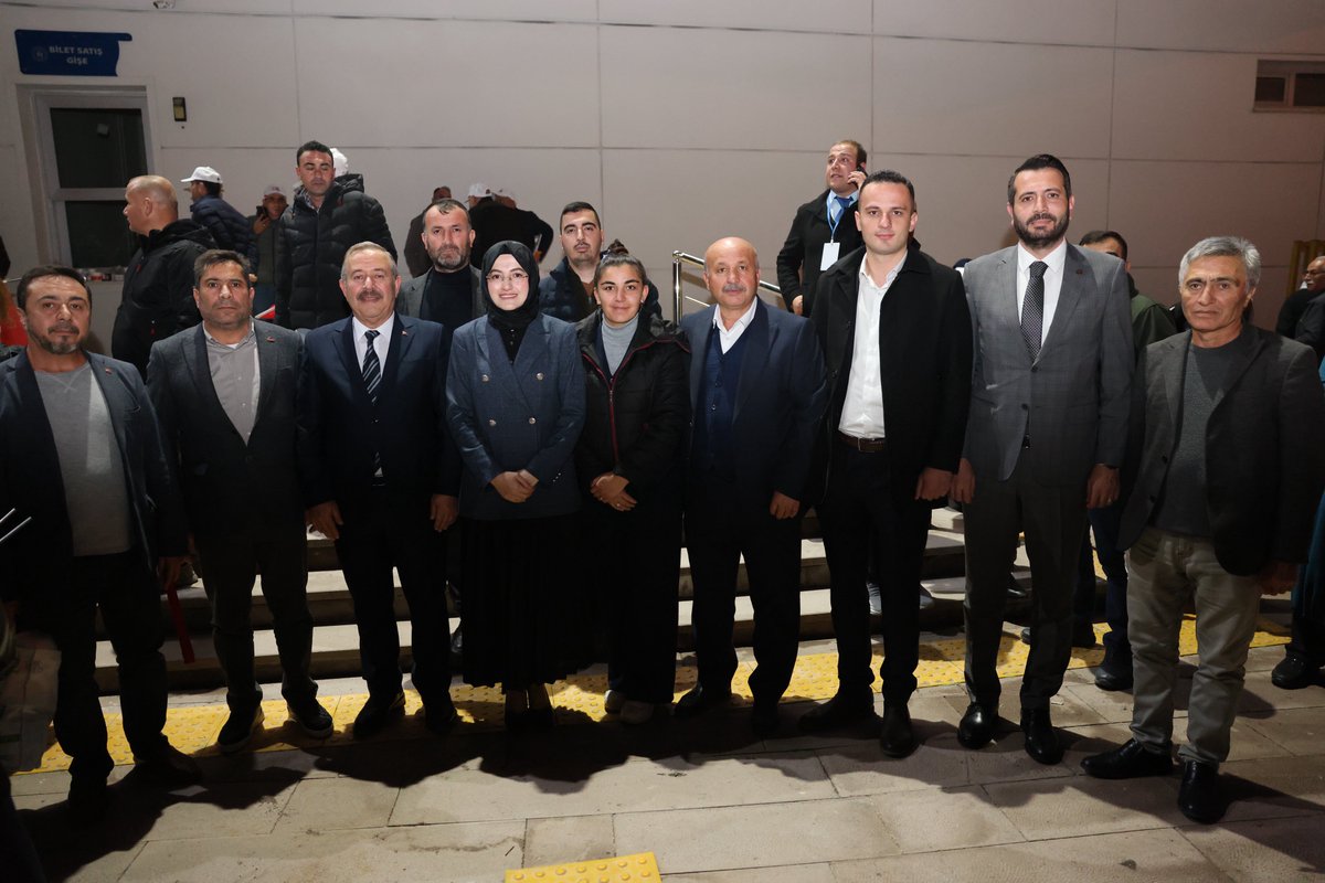 AK Parti Sincan İlçe Başkanlığımızın düzenlediği AK Elçi programına
Genel Başkan Yardımcımız
Yalova Milletvekilimiz
Sn. <a href="/abuyukgumus/">Ahmet Büyükgümüş</a>,
İl Başkanımız Sn. <a href="/hakanhanozcan/">Hakan Han ÖZCAN 🇹🇷</a>,
Önceki Dönem Cumhurbaşkanı Yardımcımız, Ankara Milletvekilimiz
Sn. <a href="/fuatoktay/">Fuat Oktay</a>,
Ankara Milletvekillerimiz
Sn.