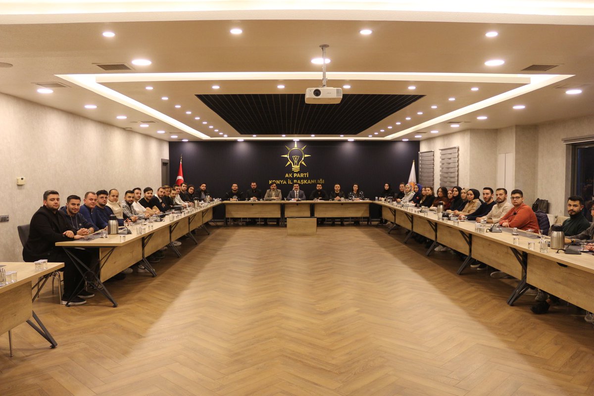 akgenclikkonya_'s tweet photo. Haftalık Olağan Yönetim Kurulu Toplantımızı İl Gençlik Kolları Başkanımız @avibrahimkelek ‘in Başkanlığında gerçekleştirdik. https://t.co/2fkNXuHGd4