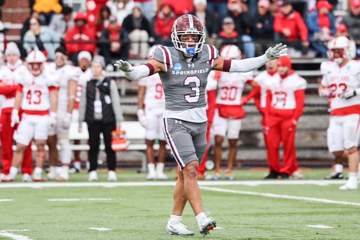 _SCFootball's tweet image. Springfield College Football Defense 🔻
Come Swim with the Sharks 🦈

2025 Regular Season Defense
10 All Conference Selections 🏆
NEWMAC Defensive Player of the Year 🏅
#2 Ranked in Total Defense 🦈 196.5 YPG
#7 Rush Defense 🧱 54.8 YPG
#12 Pass Defense 🚫✈️ 141.7 YPG
#7 Scoring…