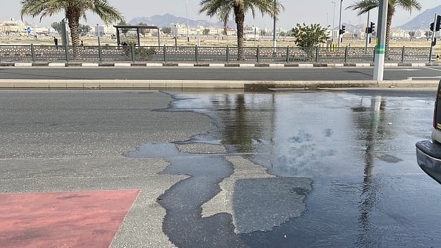 بعض الممارسات المهدرة للمياه تشبه التدخين:
الإنسان يعلم أنه مضر… ومع ذلك يمارسه بلا وعي.
المعرفة ليست المشكلة—غياب الإحساس بالمسؤولية هو التحدي الحقيقي.