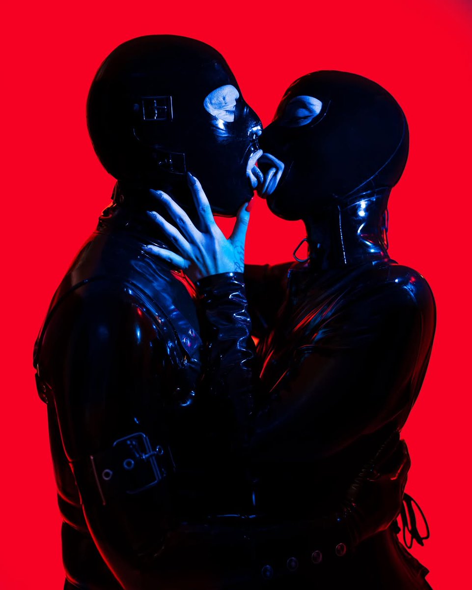 Exhibiting some of my most iconic portraits in London next weekend, alongside other legends in the kink photography game. Will be selling prints too!

Details here: mattfordstudio.com/voyeur2