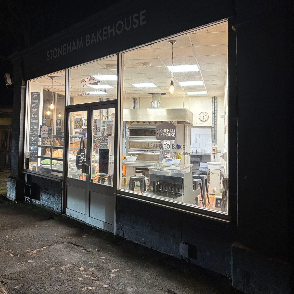 stonehambake's tweet image. All prepped for the first of our Festive Bread workshops.

Interested in learning to bake in 2026? We&apos;ve got new workshop dates live now eventbrite.com/cc/learn-to-ba…