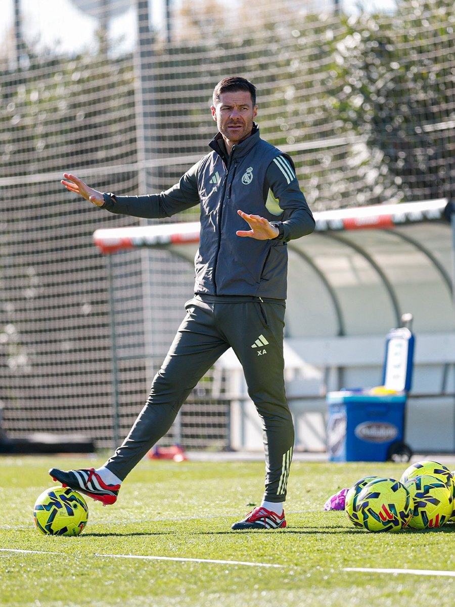 Análisis semanal: Real Madrid CF

Xabi Alonso está entrando en un momento delicado, el juego no evoluciona y parece estar más estancado que nunca. Analizamos de dónde viene el problema, la idea y hacia dónde puede ir el equipo.

¿Será capaz de resolverlo?

[Hilo]