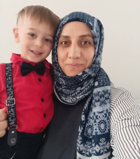 5 aylık hamile Leyla Arslan 4 Ağustos’tan beri  Edirne L tipi Cezaevi’nde tutuklu. 

Hamile bir kadının cezaevinde tutulması, insan onuruna aykırı olduğu kadar, devletin insanı koruma yükümlülüğünü de ihlal eder.

HamileVeBebekli AnneyeTahliye