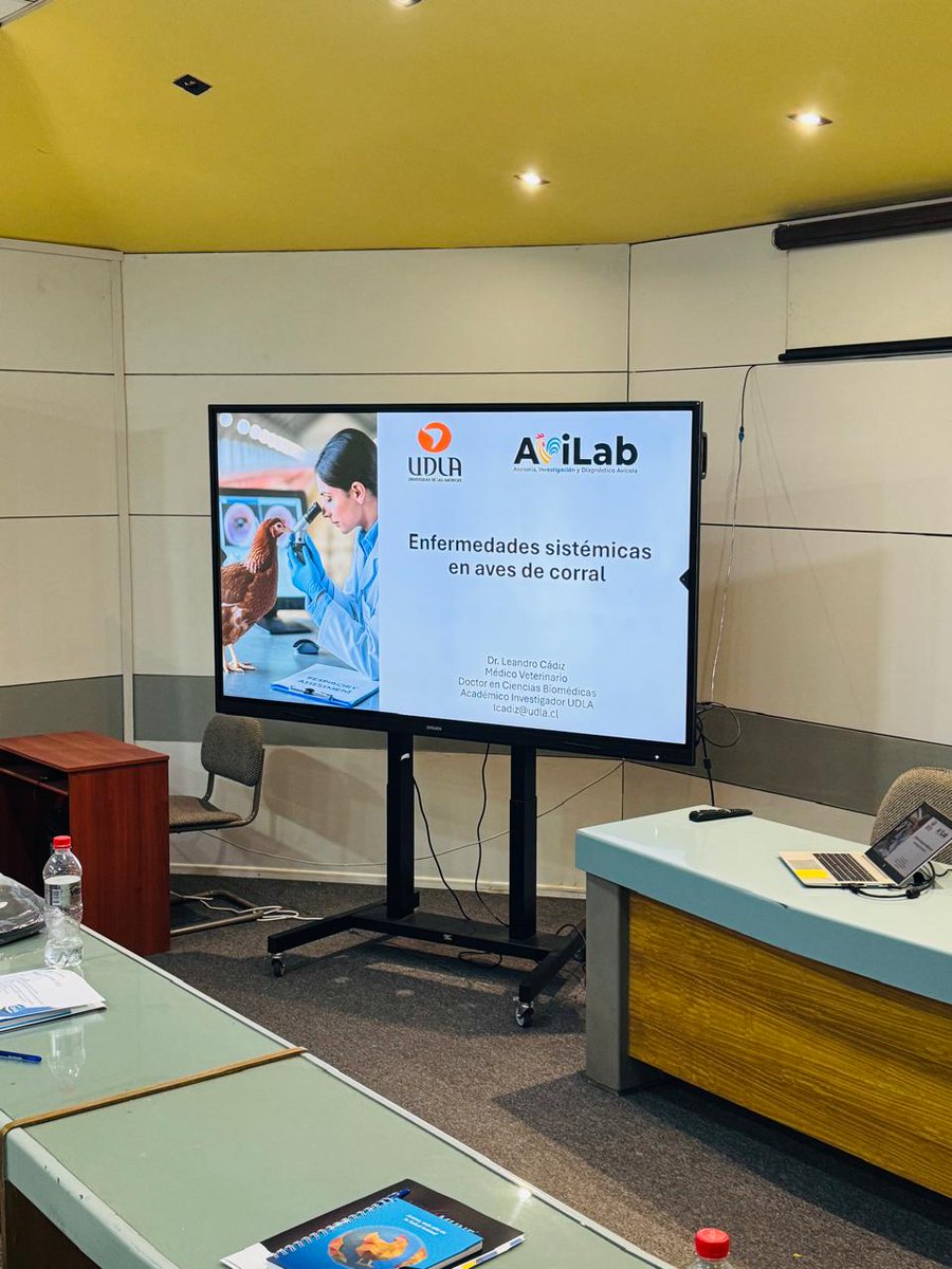 El académico UDLA Leandro Cádiz dictó una charla en la Universidad de Concepción sobre enfermedades infecciosas en aves de corral, dirigida a veterinarios avícolas del sur del país e invitado por Ceva Salud Animal Chile. 🐔🔬

#InvestigaciónUDLA #Avicultura #CevaChile