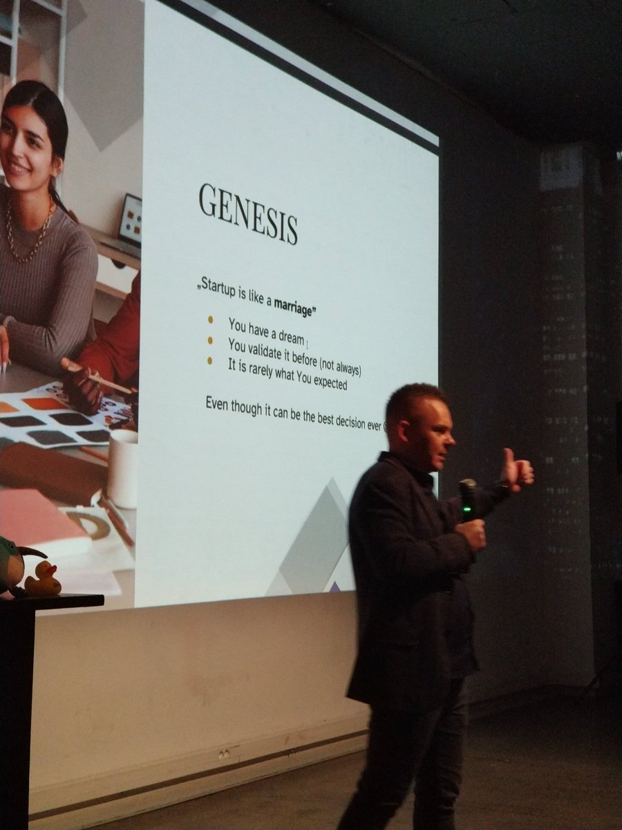 FlutterCracow's tweet image. Hey founders - do you confirm?
Paweł is presenting why picking #flutterdev is key factor for your startup to NOT fail!🚀