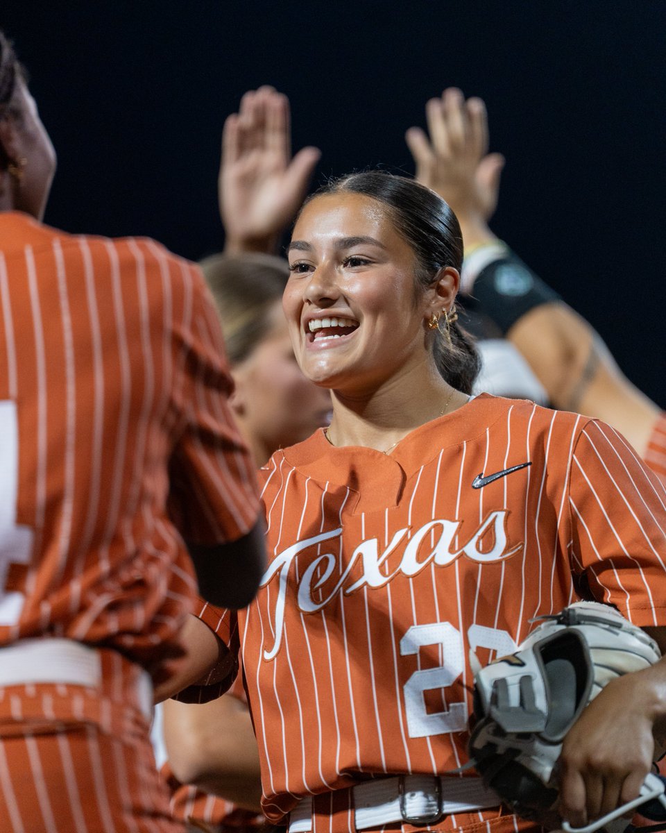 Texas Softball tweet media