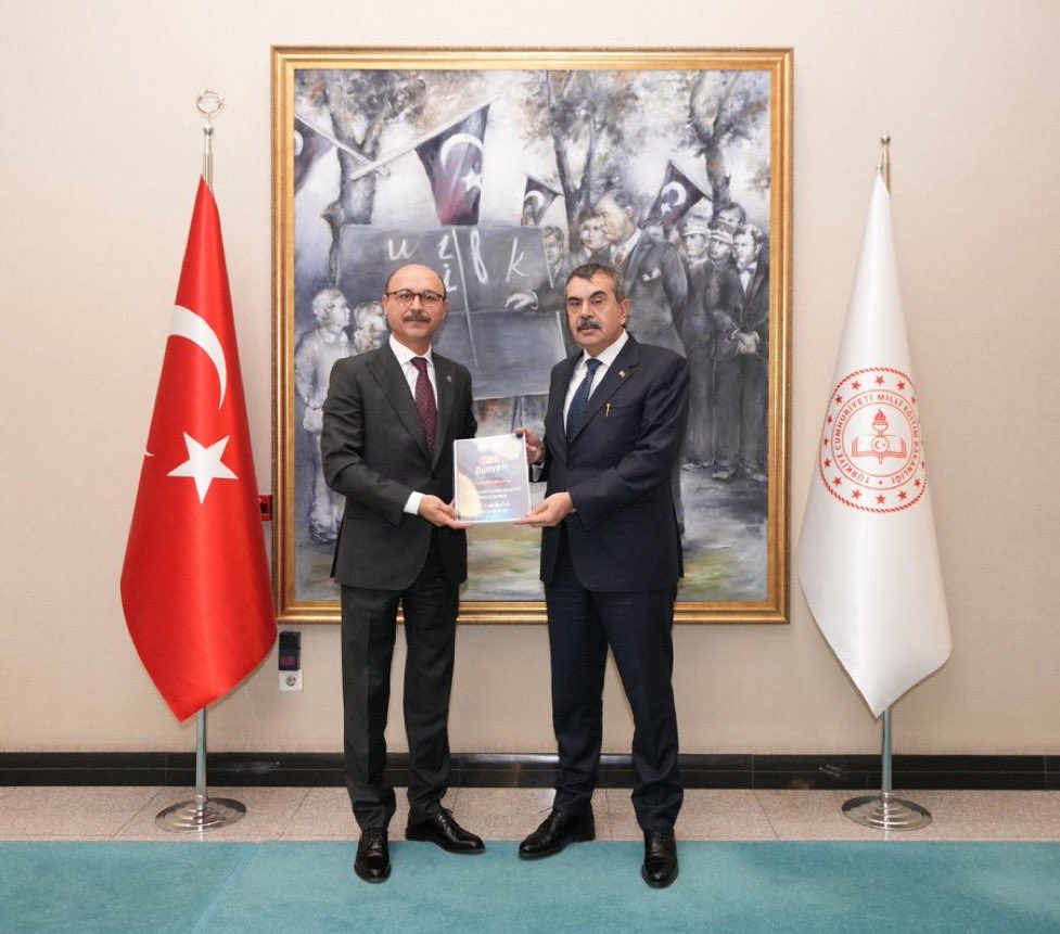 Türk Eğitim-Sen Genel Başkanı Sn. Talip Geylan ile görüştüm. 

Milli Eğitim Bakanı ile yaptığı görüşmenin detaylarını kendisine sordum. 

Ek atama ve AGS kontenjanının artırılması talebini Milli Eğitim Bakanı Sn. Yusuf Tekin’e ilettiğini, istişarede bulunduğunu dile getirdi.