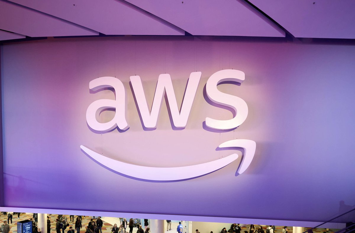 rubrikInc's tweet photo. Now brewing...Day 2 at #AWSreInvent! ☕️

Stop by booth #1439 today to chat about how you can accelerate your AI transformation, and check out everything we have planned here 👉 https://t.co/nSeXrewi7P https://t.co/qy42zLkhF8