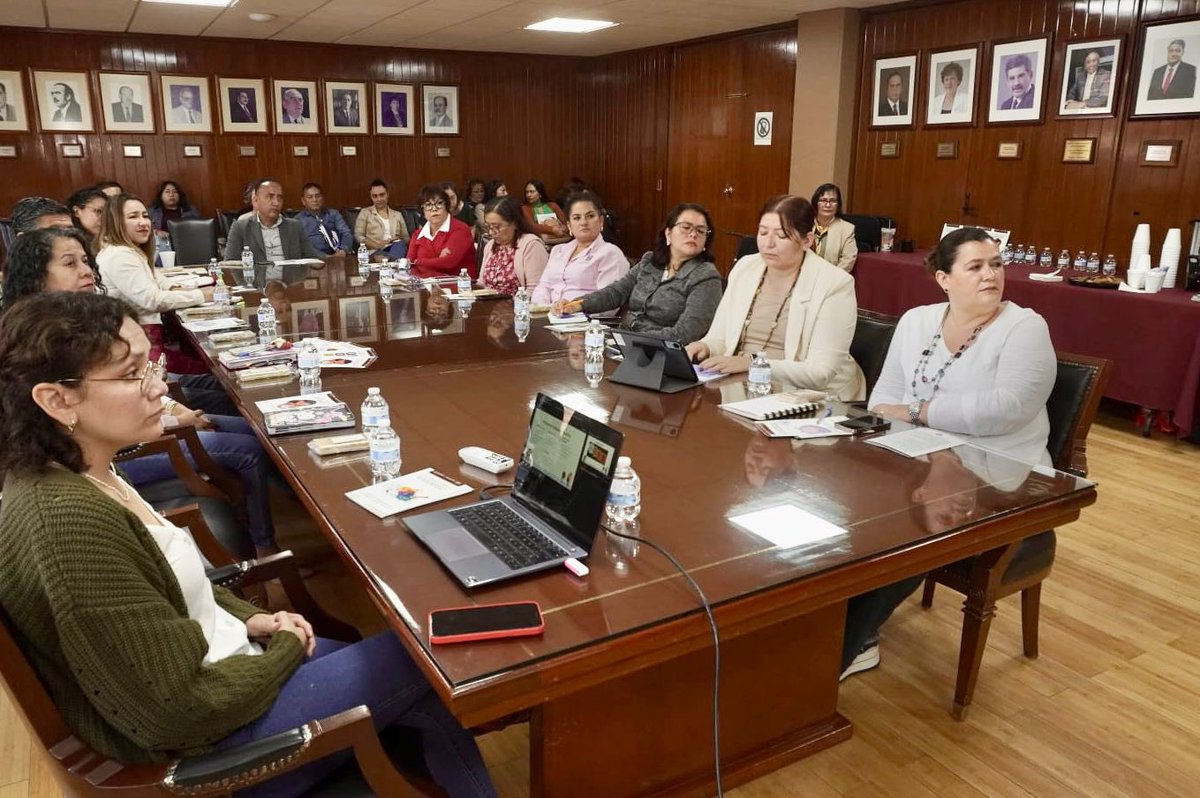 IEBEM_'s tweet photo. Este martes 02 de diciembre, se llevo a cabo un Foro Ejecutivo de la Política Nacional de Educación Inicial #PNEI en la Sala de Directores del #IEBEM, como un espacio orientado a fortalecer el reconocimiento de la Educación Inicial como parte fundamental de la Educación Básica, conforme al artículo 3º Constitucional.