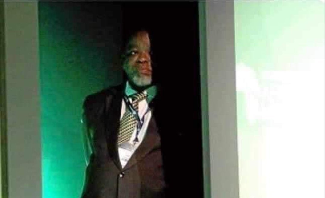 Lord_Ori_'s tweet image. Us who can’t afford Woolworths looking at y’all saying that they have changed their bags: