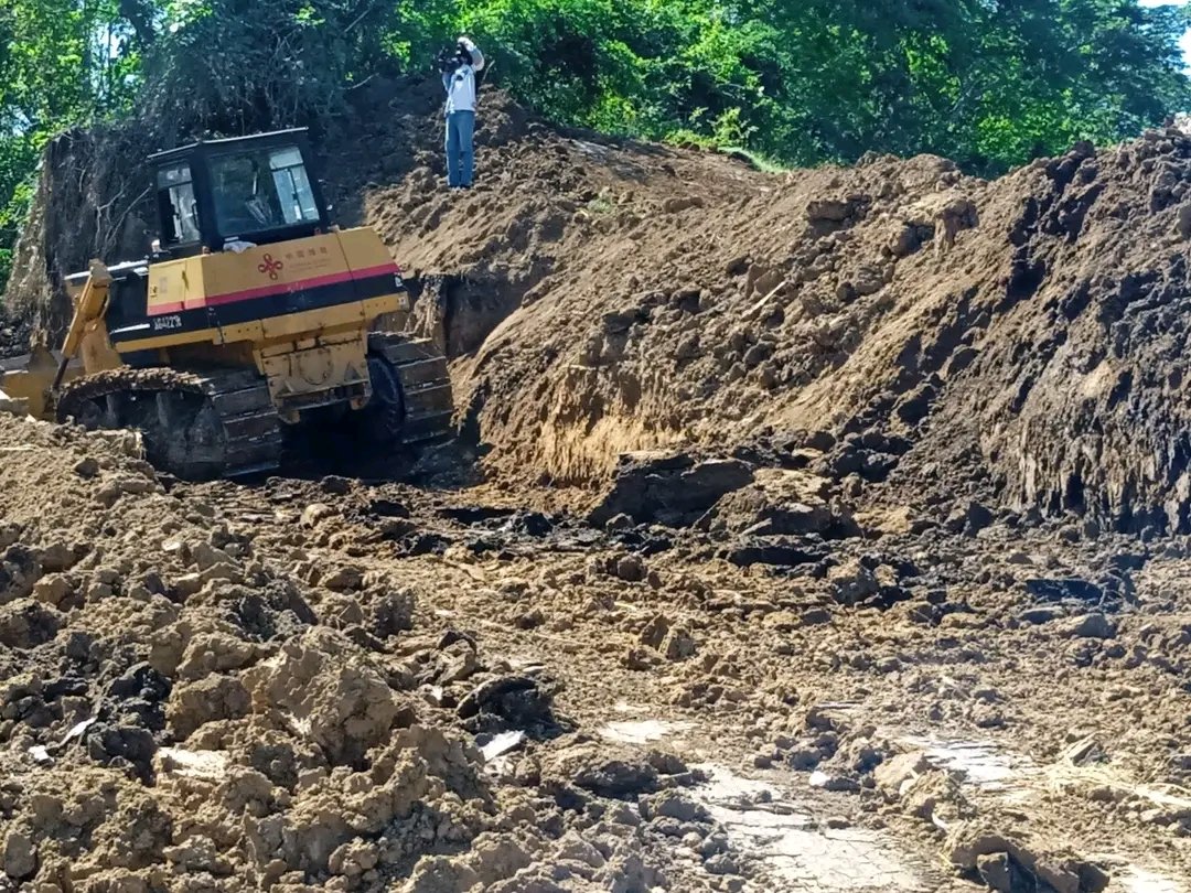 Los daños del Huracán Melisa son tangibles en la infraestructura hidráulica del municipio de Bayamo. Se trabaja para reparar las severas afectaciones causadas en el canal magistral Bayamo que afecta él servicio de agua segura y de calidad para la población de la zona norte.