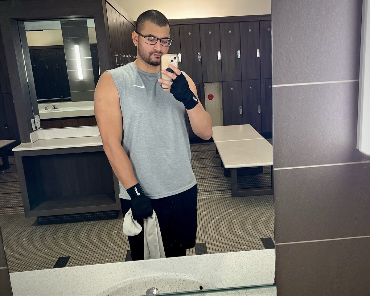 fullstackizzy's tweet image. Chest ✅ 
Shoulders ✅ 
Triceps ✅