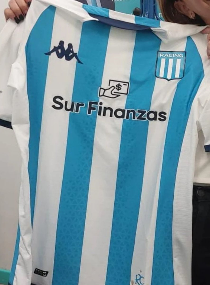 manujove's tweet image. Inminente allanamiento en la sede de Racing. Es por el vínculo contractual del club, durante la gestión de Víctor Blanco, con Sur Finanzas, de Ariel Vallejos. Diego Milito ya decidió rescindir el sponsor de la financiera investigada.