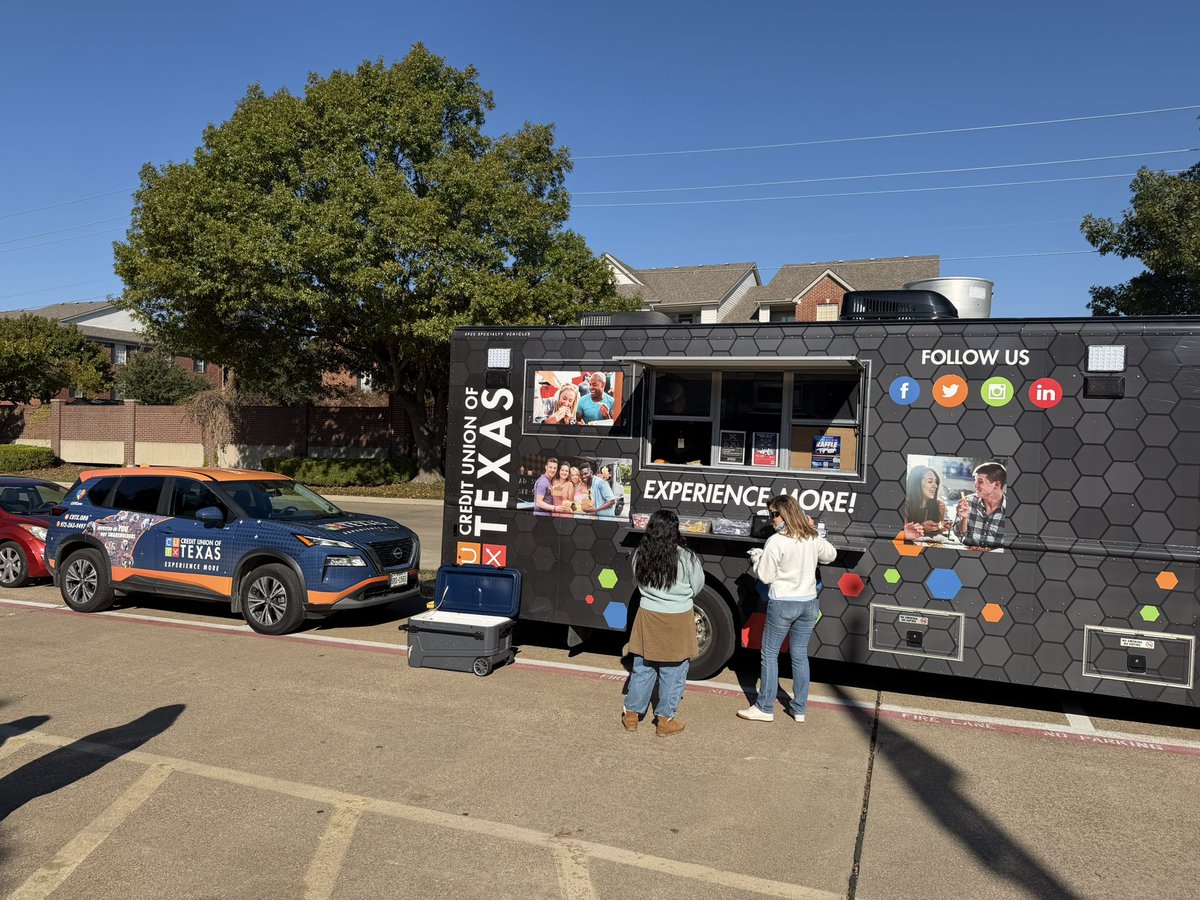 RLErockets1's tweet photo. RLE is feeling full & THANKFUL! 🍽️💙 Huge shoutout to the amazing local partners who showed our staff so much love this month. In November, neighborhood realtor Jeana Vasquez spoiled us with a homemade BBQ feast, and today Credit Union of Texas rolled up with a food truck serving burgers & hotdogs! 🌭🍔

Thank you from the bottom of our hearts for fueling our teachers so they can keep inspiring our students every day! 💛🙌 @billgattus