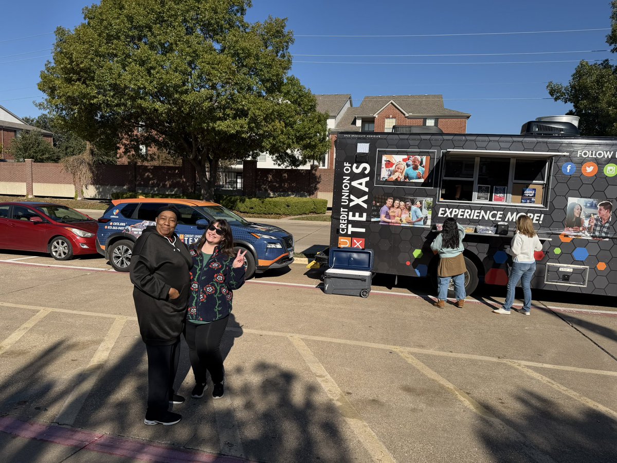 RLErockets1's tweet photo. RLE is feeling full & THANKFUL! 🍽️💙 Huge shoutout to the amazing local partners who showed our staff so much love this month. In November, neighborhood realtor Jeana Vasquez spoiled us with a homemade BBQ feast, and today Credit Union of Texas rolled up with a food truck serving burgers & hotdogs! 🌭🍔

Thank you from the bottom of our hearts for fueling our teachers so they can keep inspiring our students every day! 💛🙌 @billgattus