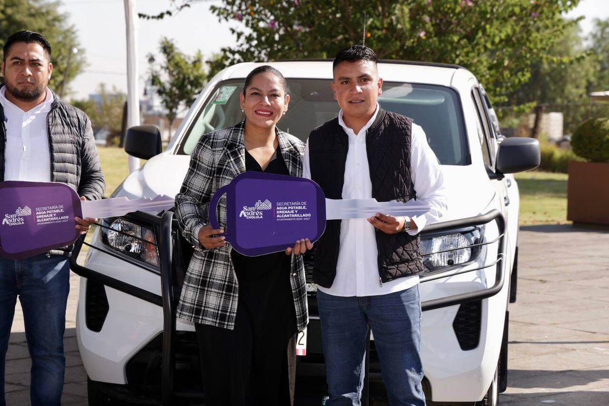 PoderNoticiaPue's tweet image. ✅Gobierno de @SnAndresOficial inicia diciembre fortaleciendo el servicio a la comunidad

✅Durante el acto, se entregó equipamiento a la Secretaría de Agua Potable, Drenaje y Alcantarillado

➡️Checa el dato: shre.ink/q75p

@LupitaCuautleT 
#PoderNoticiaPue…