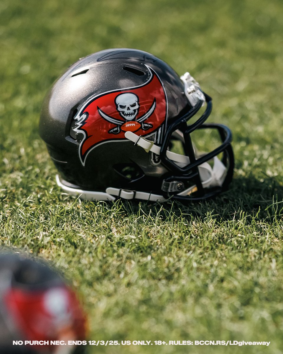 🚨 GIVEAWAY TIME 🚨

Repost, like &amp; follow for a chance to win this signed Lavonte David mini helmet...

AND every repost is a #ProBowlVote ‼️