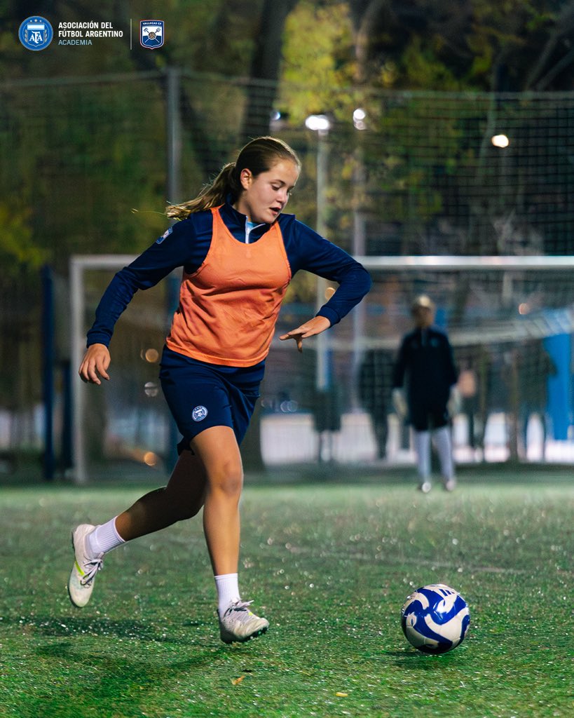afa_academiamad's tweet image. Trabajo, compromiso e identidad ⚽💙

El esfuerzo diario se nota en cada sesión y en cada jugadora de AFA Academia Madrid.

#FútbolArgentino #MetodologíaAFA 🇦🇷