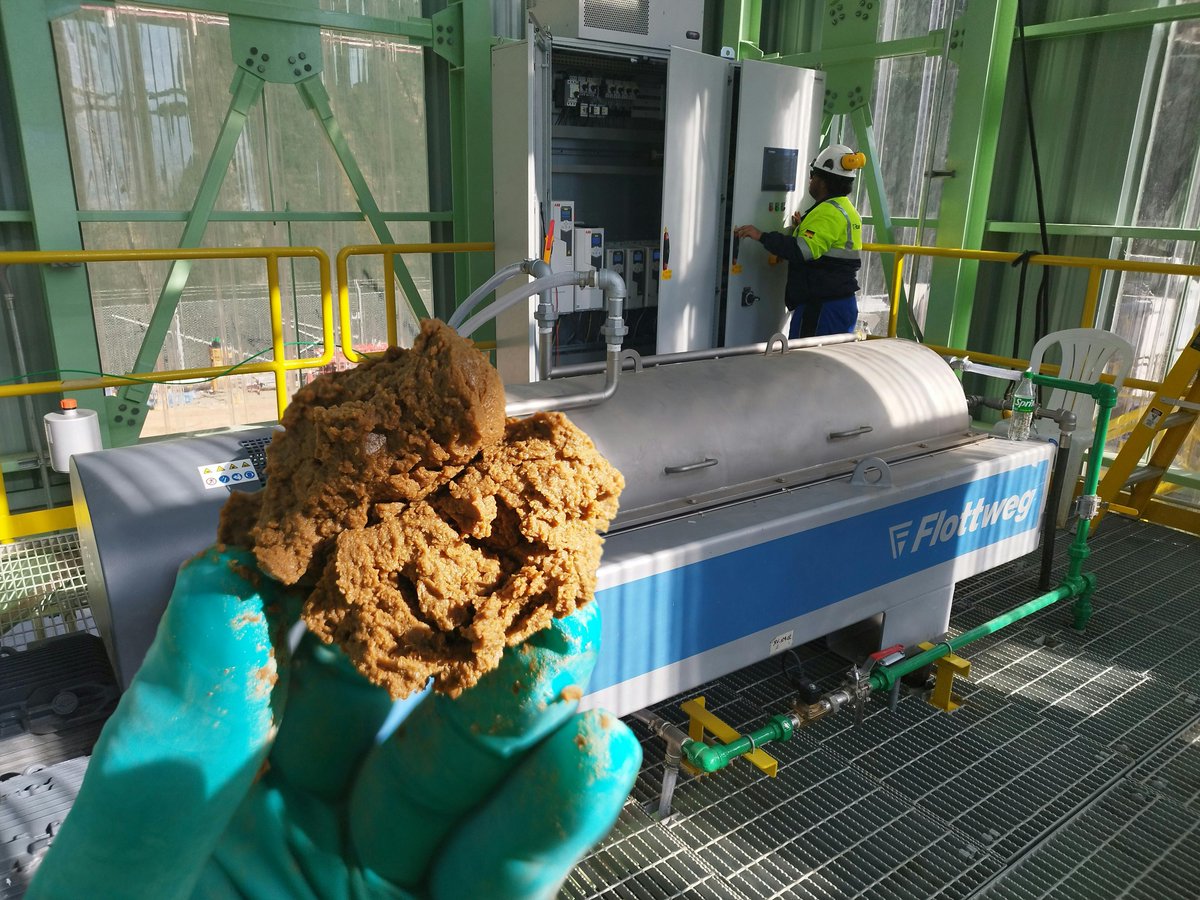 WaterTechOnline's tweet image. Mobile AMD treatment units equipped with clarifiers, polymer dosing, and @Flottweg  centrifuges are giving small operators flexible remediation options.  #EnvironmentalStewardship #MiningInnovation watertechonline.com/wastewater/art…