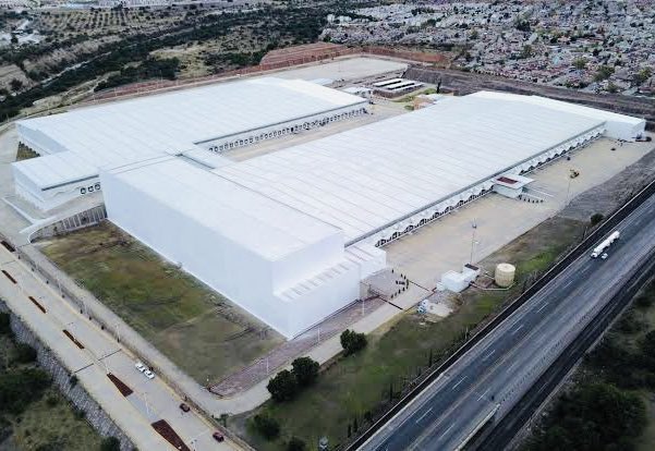 HalloweenSalem2's tweet image. Gastaron más de 2000 milones de pesos para hacer su megafarmacia que no sirvió para nada para terminar entregando medicinas (eso dicen) en carritos para hacer crepas. 

Todo lo hacen mal y todavía lo presumen, ya verán que ni sus carritos de medicina estarán surtidos.