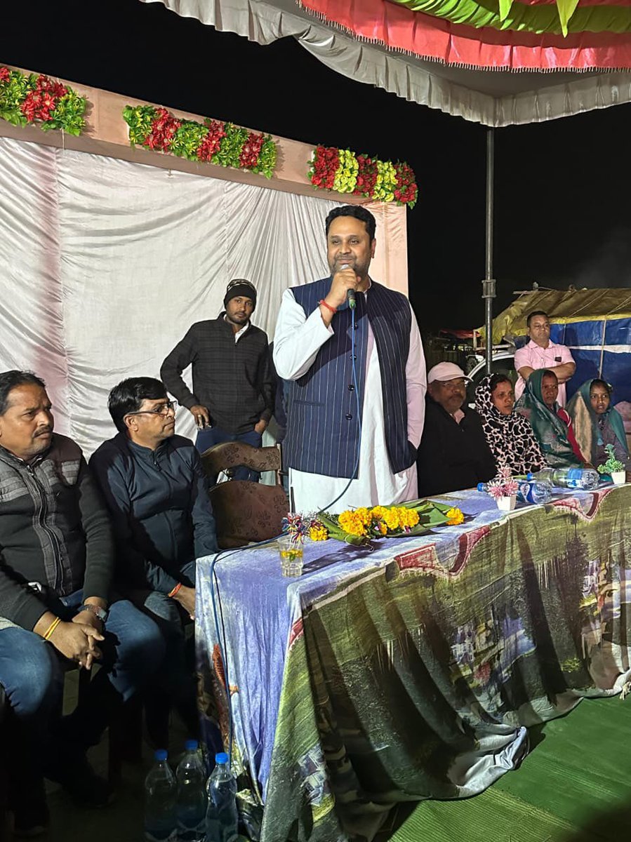 umeshpatelcgpyc's tweet image. खरसिया विकासखण्ड के ग्राम-बर्रा में समस्त ग्रामवासियों द्वारा आयोजित ‘‘मां महालक्ष्मी पूजन एवं आनंद मेला महोत्सव’’ में सम्मिलित होकर आयोजनकर्ताओं एवं क्षेत्रवासियों से मुलाकात किया।