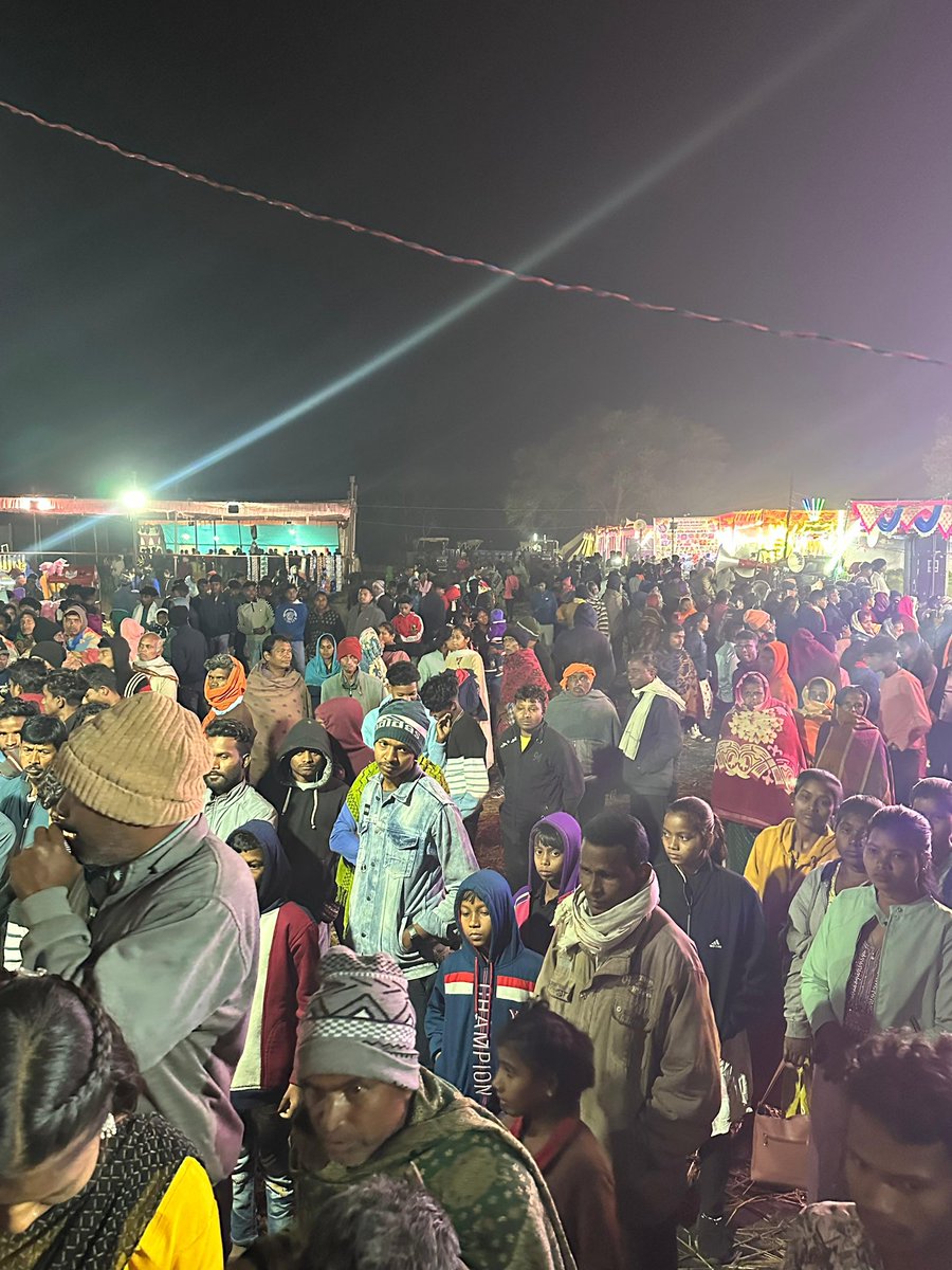 umeshpatelcgpyc's tweet image. खरसिया विकासखण्ड के ग्राम-बर्रा में समस्त ग्रामवासियों द्वारा आयोजित ‘‘मां महालक्ष्मी पूजन एवं आनंद मेला महोत्सव’’ में सम्मिलित होकर आयोजनकर्ताओं एवं क्षेत्रवासियों से मुलाकात किया।