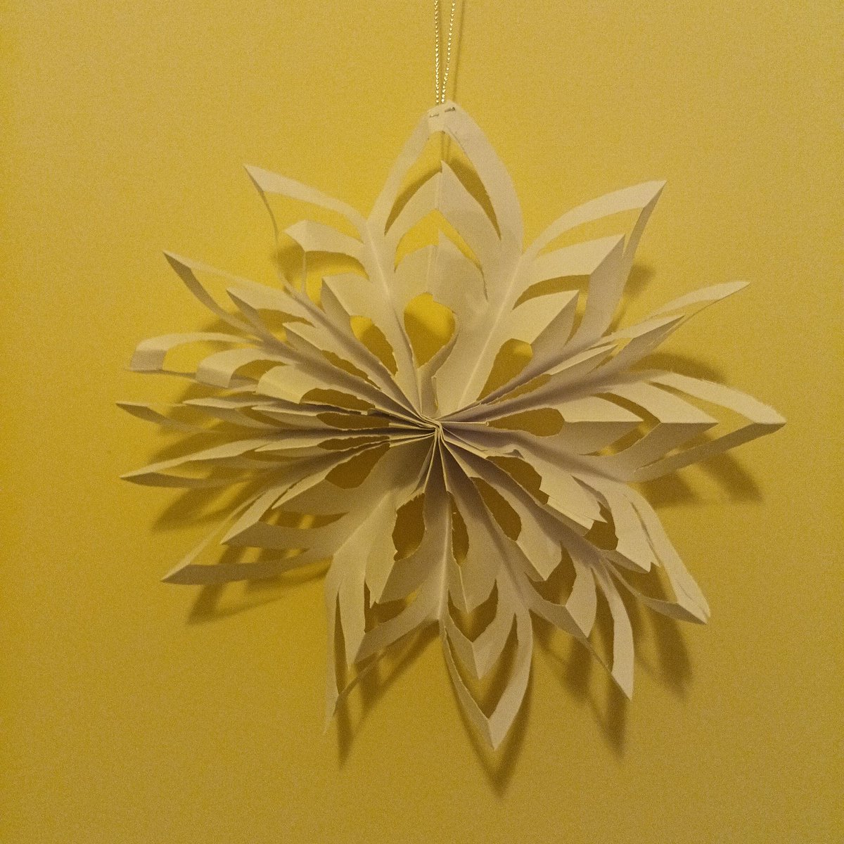 CeeferCrafts's tweet photo. Need to find a better background than our pale walks but here are 3 types of paper snowflake/star that we'll be making in the Care Homes this month
I wanted to get a picture before they get crumpled in transit
#MHHSBD
#CraftBizParty
#SeniorCrafting
#CareHomeCrafts https://t.co/K5RngujzFL