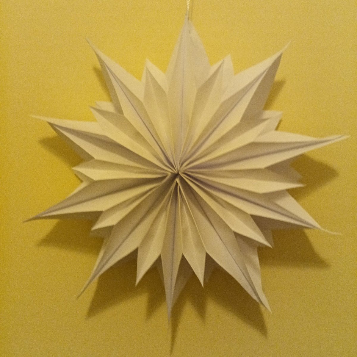 CeeferCrafts's tweet photo. Need to find a better background than our pale walks but here are 3 types of paper snowflake/star that we'll be making in the Care Homes this month
I wanted to get a picture before they get crumpled in transit
#MHHSBD
#CraftBizParty
#SeniorCrafting
#CareHomeCrafts https://t.co/K5RngujzFL