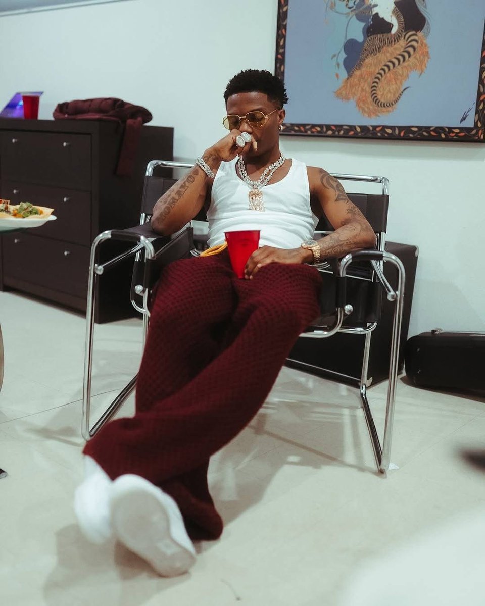 Wizkid has now surpassed 3.8B streams as lead artist on Spotify ❤️🦅