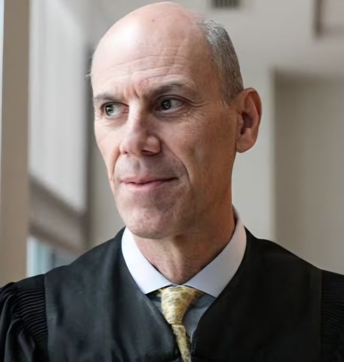 🚨 TWO-TIER JUST-US: When a Republican like Steve Bannon refuses to testify before a Democrat-run House committee, he gets arrested and jailed.

When a Democrat like James Boasberg refuses to testify before a Republican Congress, nothing happens.  

WHY DOES <a href="/SpeakerJohnson/">Speaker Mike Johnson</a>
ALLOW