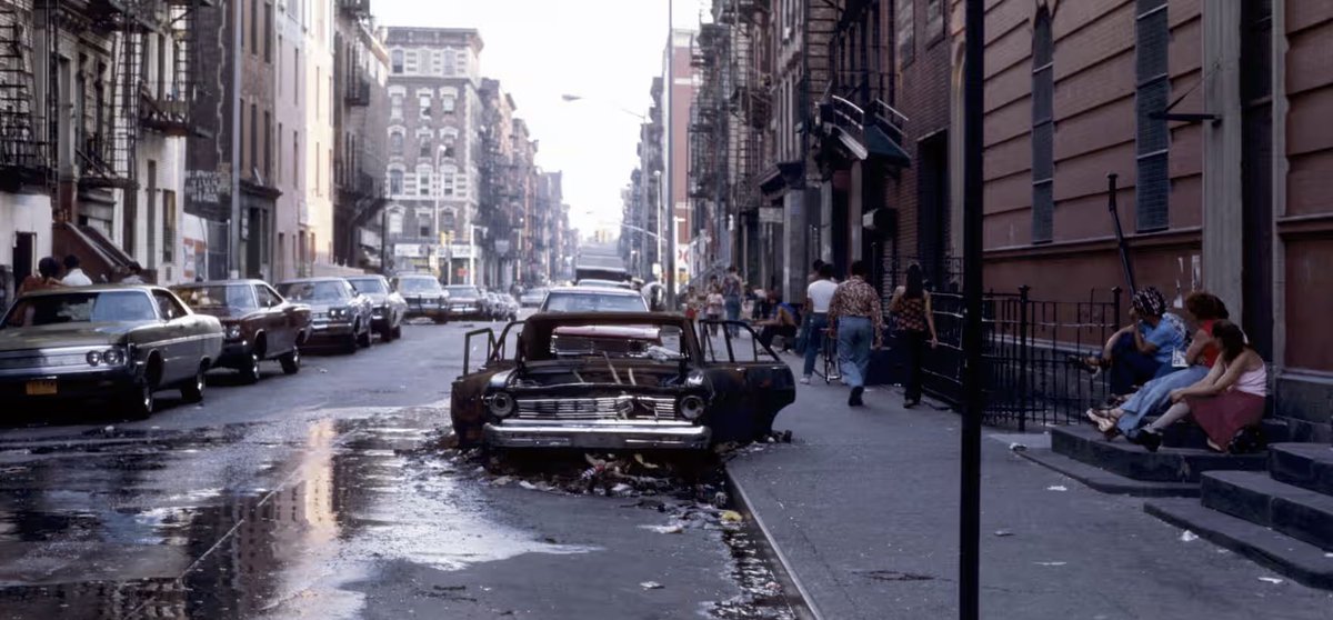 50YearsAgoLive's tweet image. The U.S. House of Representatives votes 213-203 to rescue New York City from bankruptcy and give the city a $6.9 billion federal bailout.