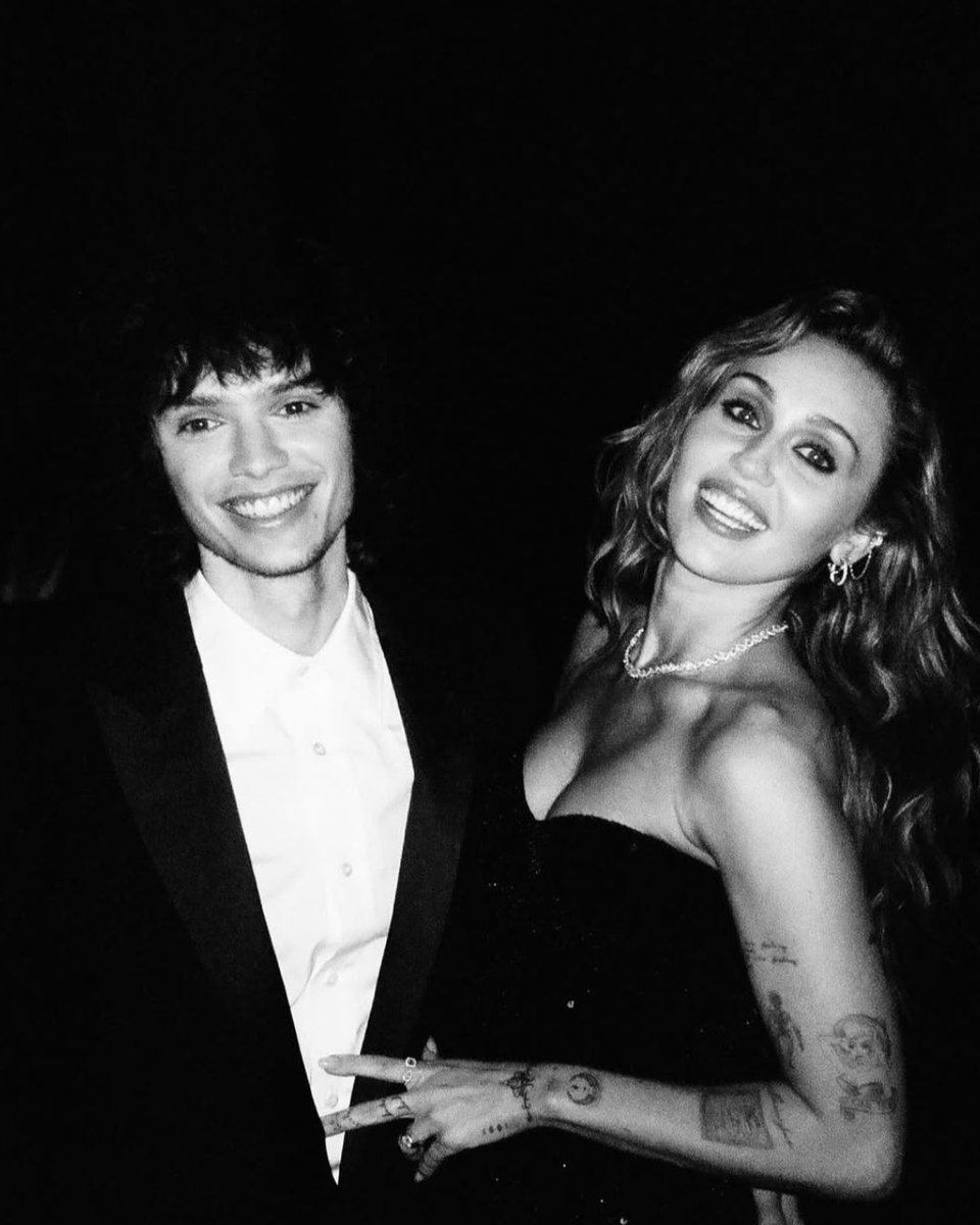 Miley Cyrus is officially engaged to Maxx 🥹🖤