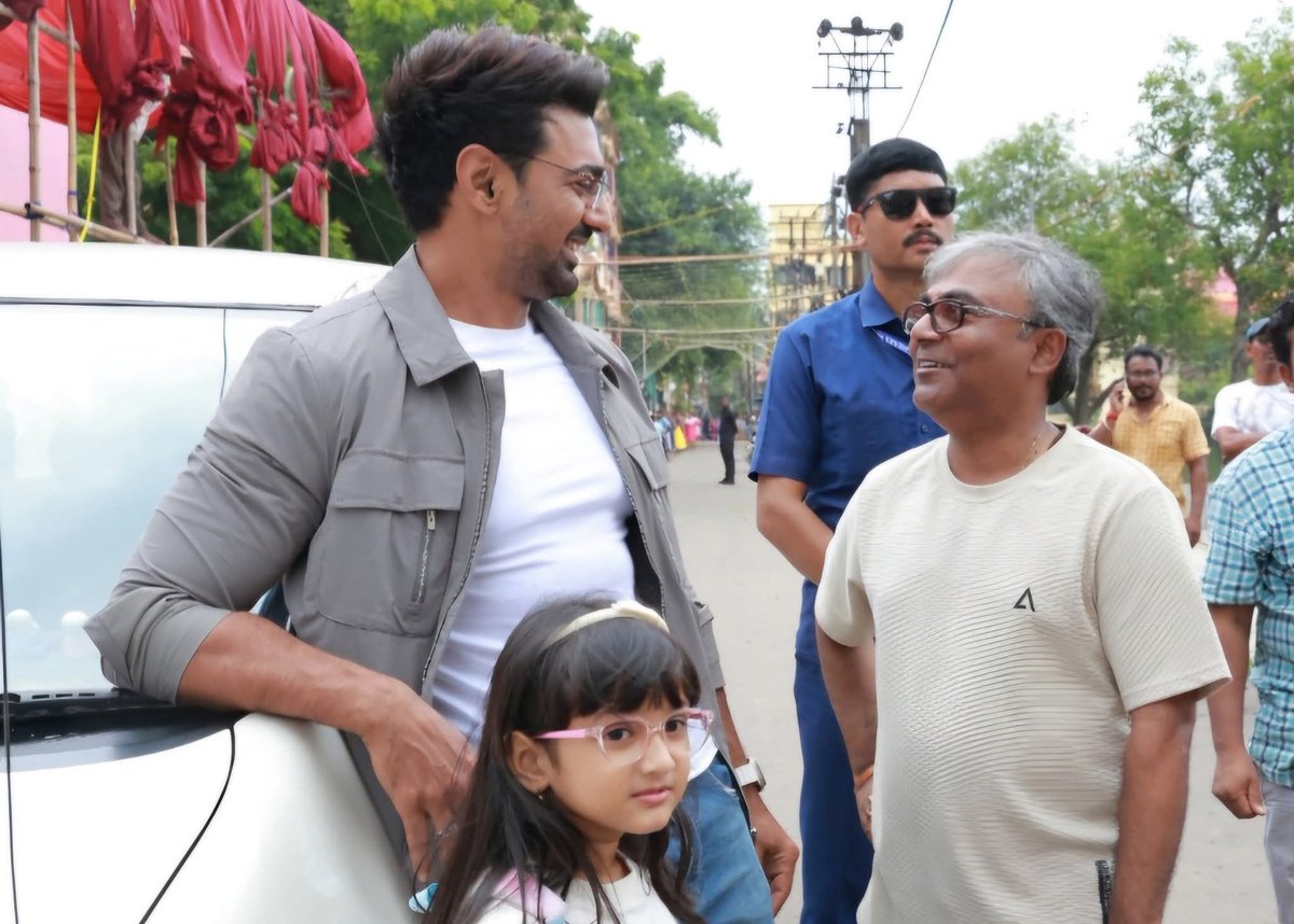 CineBuff2003's tweet image. Screenplay &amp;amp; Dialogue Writer #SubhadeipDas with Team #Projapoti2
.
#Christmas2025