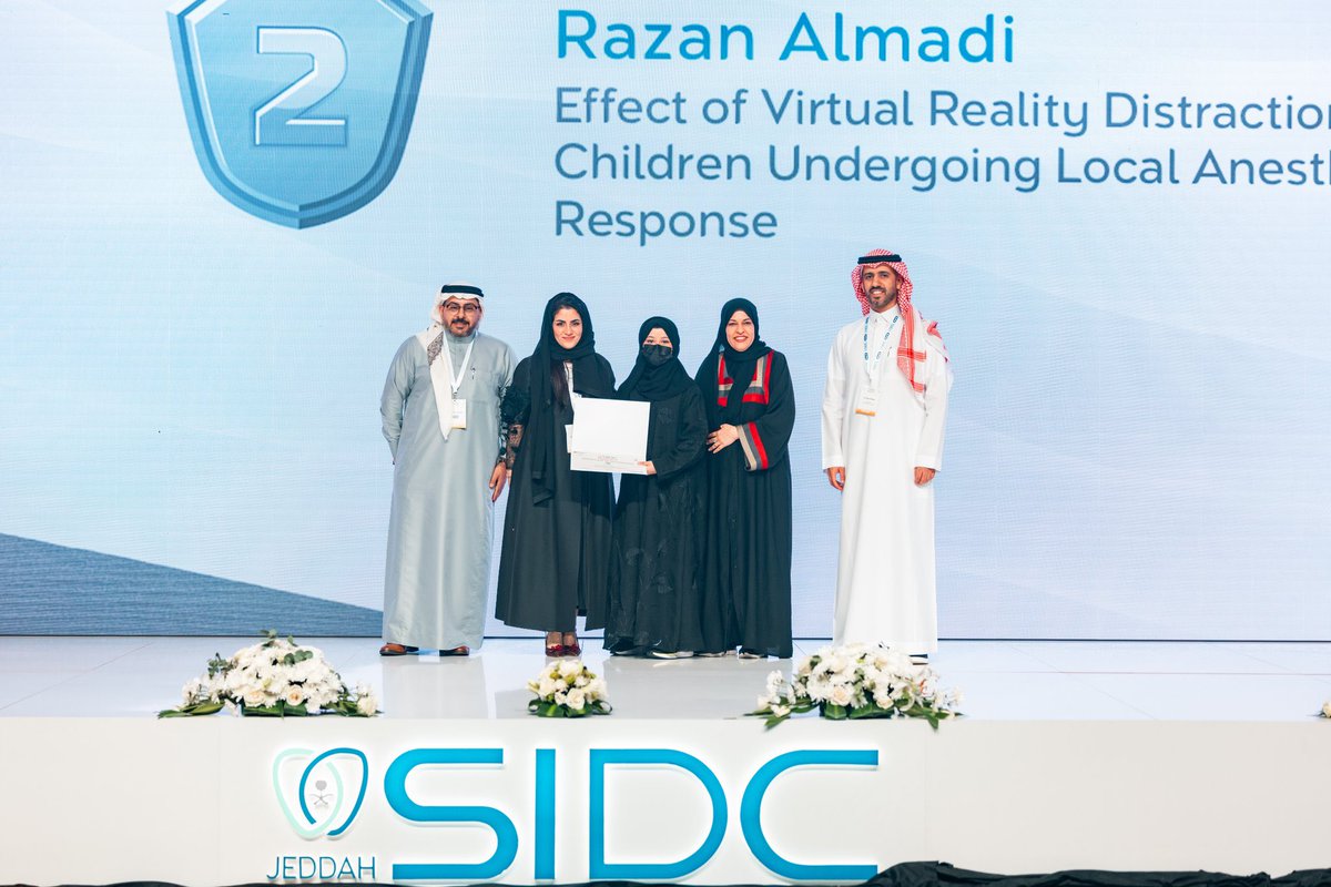 تهنئ #كلية_طب_الأسنان الدكتورة رزان الماضي بمناسبة فوزها بالمركز الثاني في جائزة الملصق البحثي لطلبة الدراسات العليا، بالمؤتمر السعودي العالمي لطب الأسنان- جدة 2025
