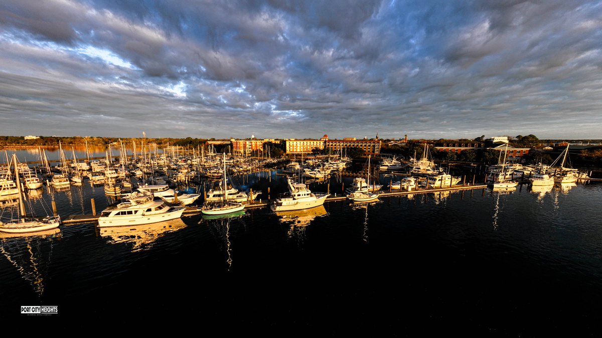 Panorama's from 📍New Bern, NC  | Fall 2025

One thing is for sure, this city definitely doesn't disappoint during a good Sunrise!

Want to use our images &amp; videos? Visit our website for more information.