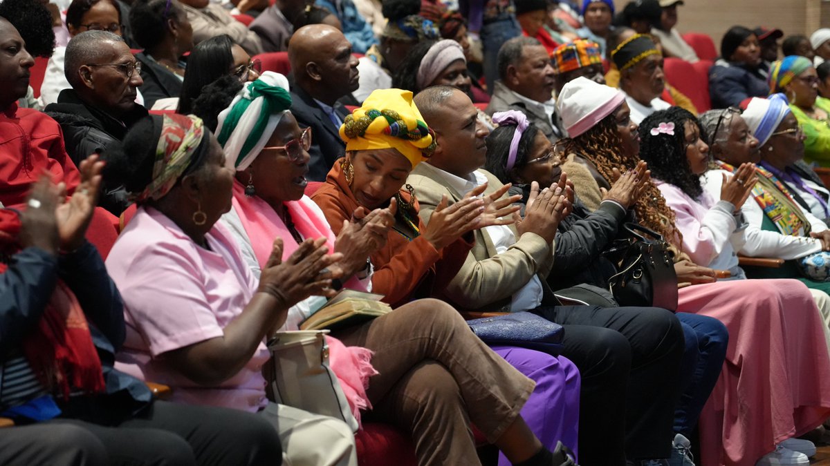 🟡🔵🔴 #CNIPN | #PuebloAfro
El <a href="/CNIPN_ECUADOR/">CNIPN</a>  participó en las Mesas de Política Pública Afro. El Mgs. <a href="/KawarSaant/">Kawar Saant</a>  delegó a la Lic. Cruz Perlaza. La ministra Mgs. Julia Angulo lidero el evento realizado el 1 de diciembre en la Plataforma Sur, Quito.

#ElNuevoEcuadorCumple