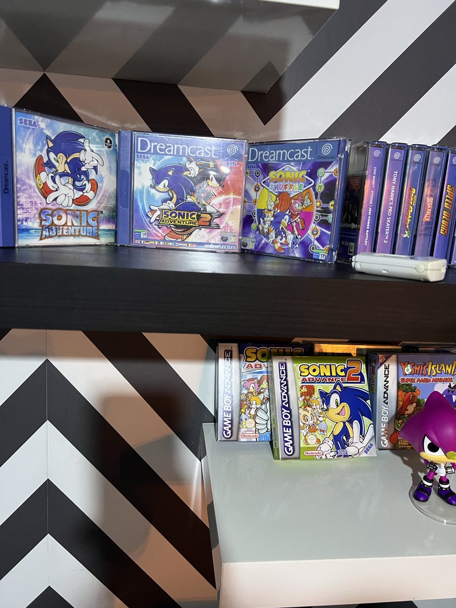 Early 2000s Sonic box art was art 💙